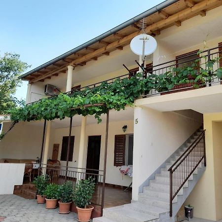 Apartmani Sekana Starigrad Paklenica Exterior foto